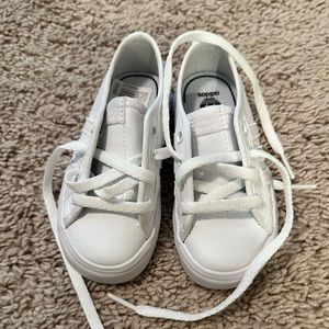 NWT adidas white shoes. Toddler UK6 US5.5